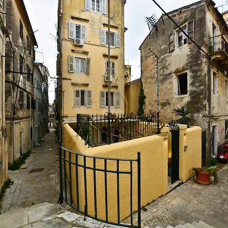 Apartment τhe Hidden Garden *